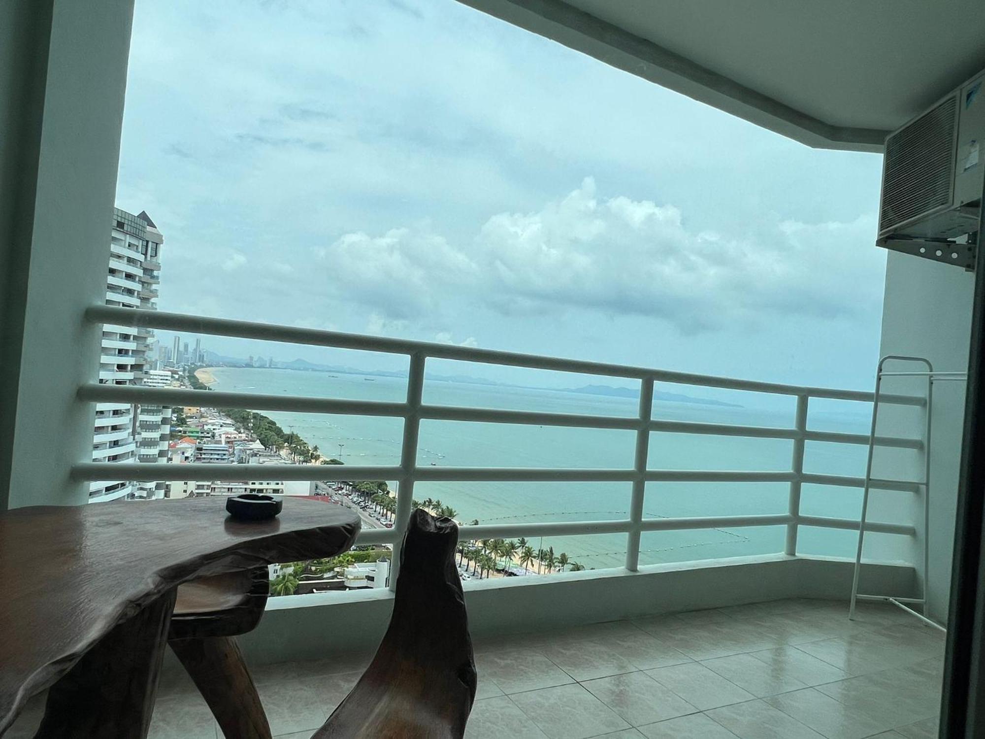 Viewtalay Beachfront By Nd Pattaya Exterior photo