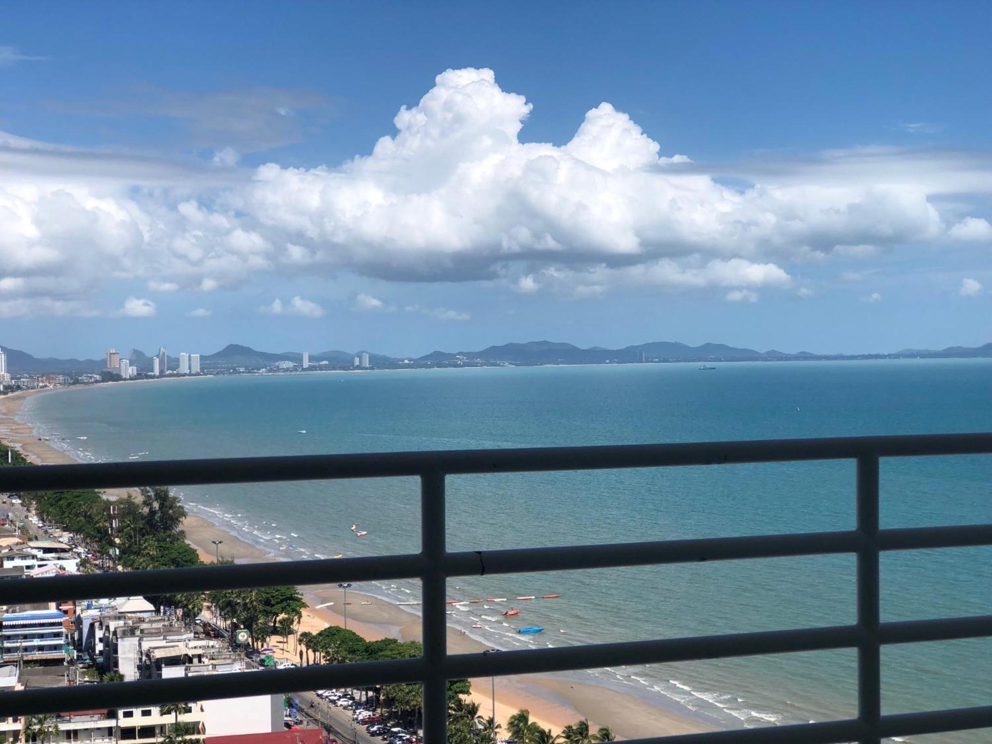 Viewtalay Beachfront By Nd Pattaya Exterior photo