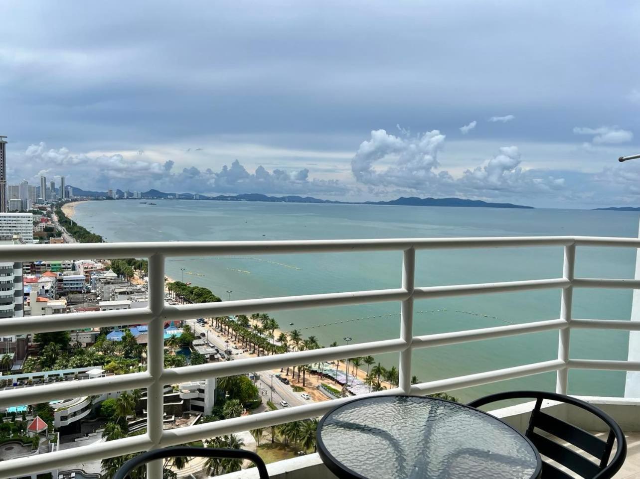 Viewtalay Beachfront By Nd Pattaya Exterior photo