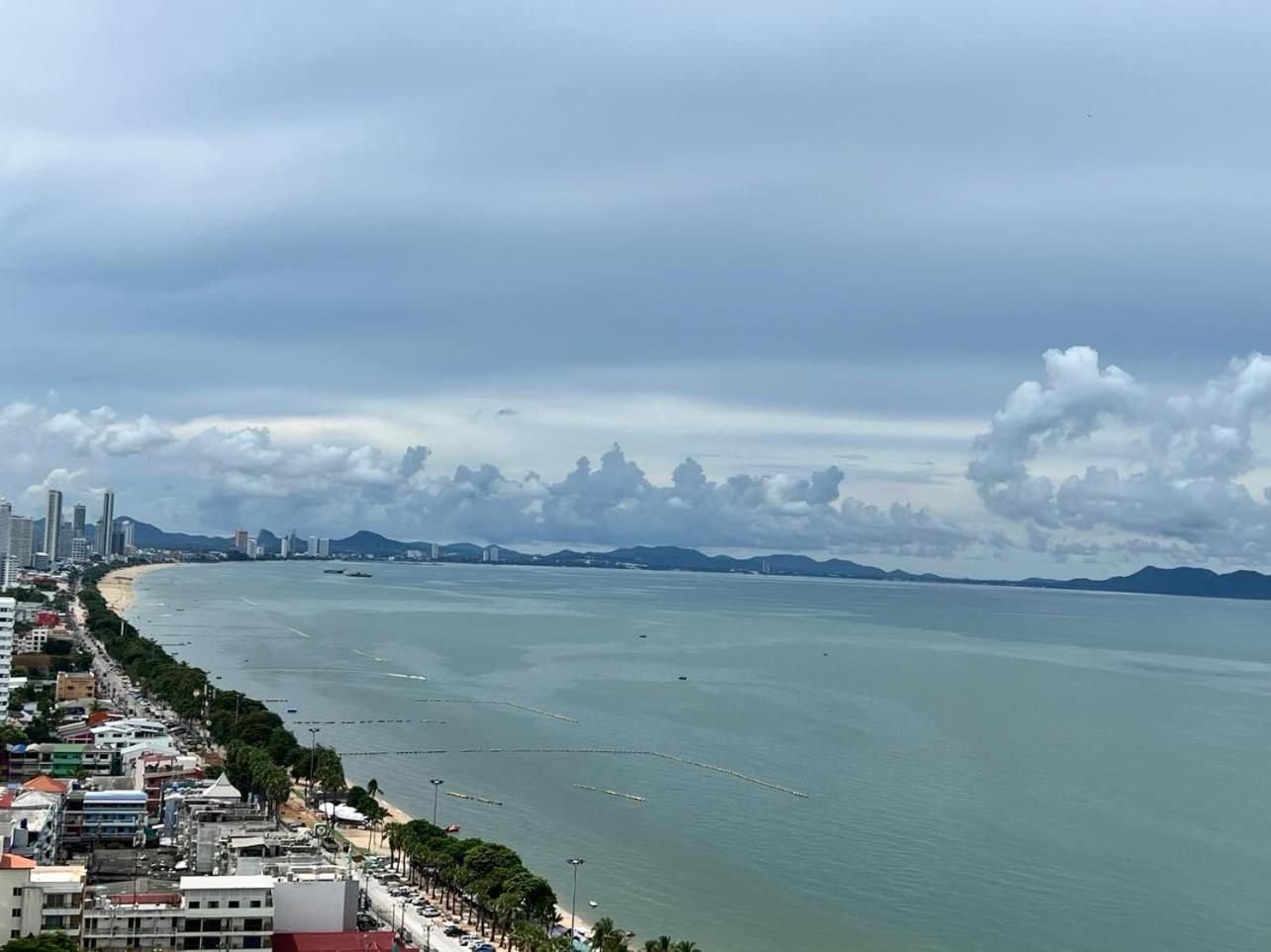 Viewtalay Beachfront By Nd Pattaya Exterior photo