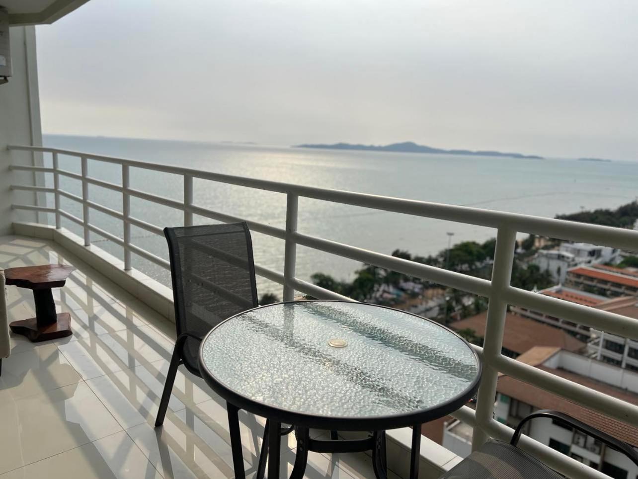Viewtalay Beachfront By Nd Pattaya Exterior photo