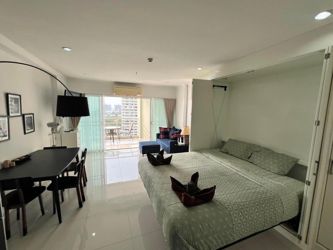 Viewtalay Beachfront By Nd Pattaya Exterior photo
